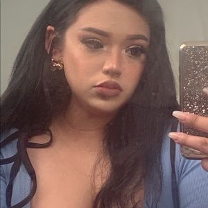 Meet your Posher, Delia